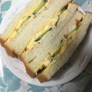 京人参の皮入りサラダのサンドイッチ(o^^o)